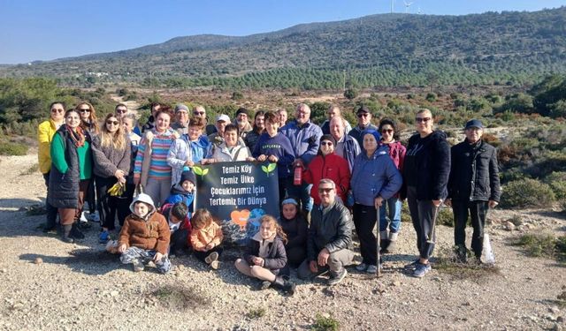 Urla Barbaros’ta yanan orman için umut veren adım: Meşe palamutları toprakla buluştu