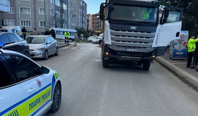 Hafriyat kamyonunun çarptığı kadın ağır yaralandı