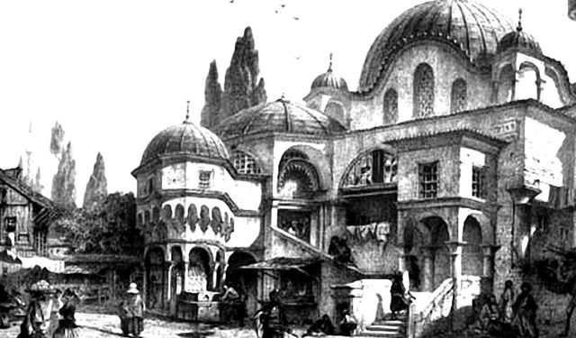 Kemeraltı’nın kalbinde 390 yıllık miras: Altı çarşı, üstü ibadet