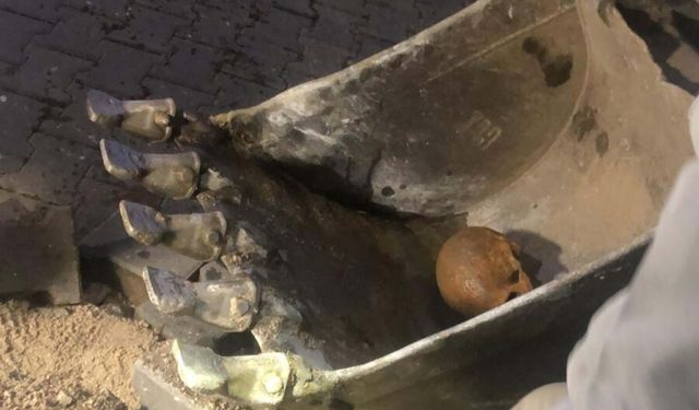 Manisa'da yağış sonrası çöken yolun altından çıkanlar mahalleliyi şoke etti!