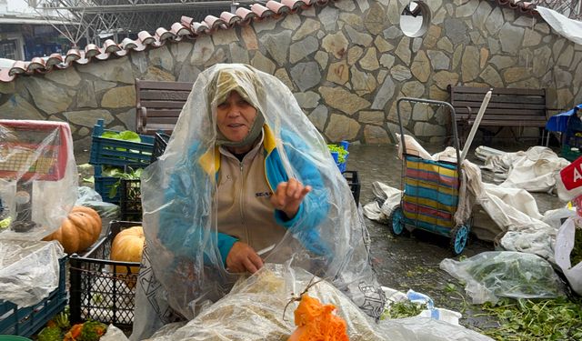 Sağanak pazarı vurdu! Menteşe’de alışveriş durma noktasında