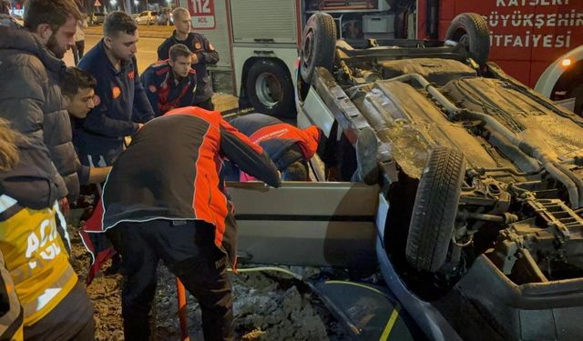 Yaralı halde arkadaşının yanından bir an olsun ayrılmadı!