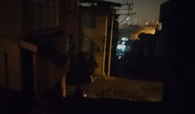 Voltajsız günler, karanlık geceler!   Karabağlar’da elektrik çilesi!