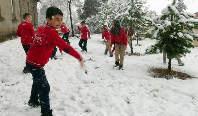6 Şubat'ta okullar tatil mi, ders var mı? 6 Şubat Cuma günü hangi illerde okullar tatil edildi?