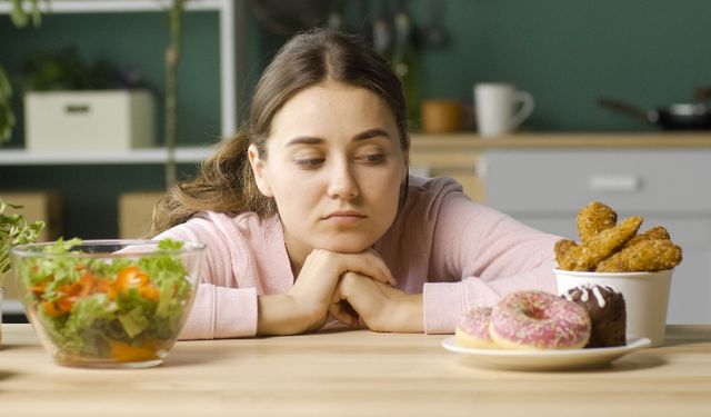 Bilerek oruç bozmanın cezası nedir? Kaza mı kefaret mi gerekir?