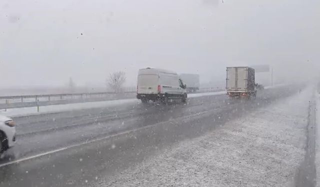 Denizli’de yağmur ve kar bir arada: Yüksek kesimler beyaza büründü