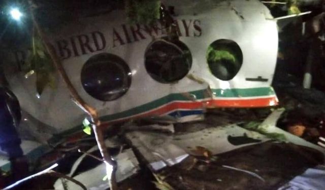 Hindistan’da ambulans uçak düştü: İçinde 7 kişi bulunuyordu