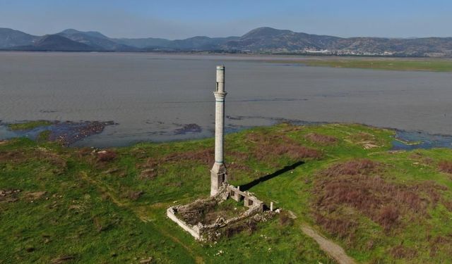 Çatlayan toprağın yüzü güldü: Güz yağmurları İzmir’e can suyu oldu