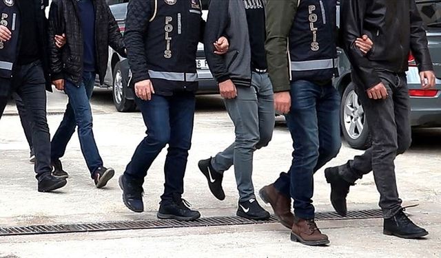 İzmir’de FETÖ’nün güncel yapılanmasına darbe: 12 gözaltı!