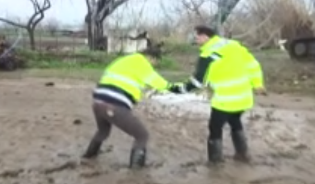 İzmir'de gazetecinin yardımına AK Parti Tire İlçe Başkanı Uğurlu koştu!