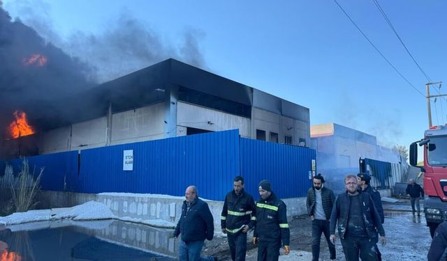 İzmir Torbalı’da geri dönüşüm fabrikasında yangın: Kontrol altına alındı!