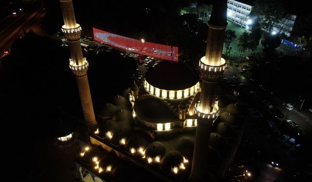 İzmir’de ilk teravih coşkusu: Bilal Saygılı Camii’nde on bir ayın sultanı Ramazan karşılandı