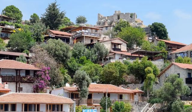 İzmir’den yola çıkanlar şaşırıyor: Türkiye’de arabayla girilemeyen tek köy