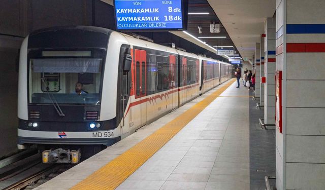 İzmir Metrosunda sabah kabusu: İşe ve okula yetişme telaşı çileye döndü