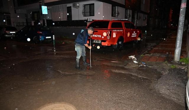 Manisa’da yoğun yağış alarmı: Ekipler gece boyunca sahadaydı