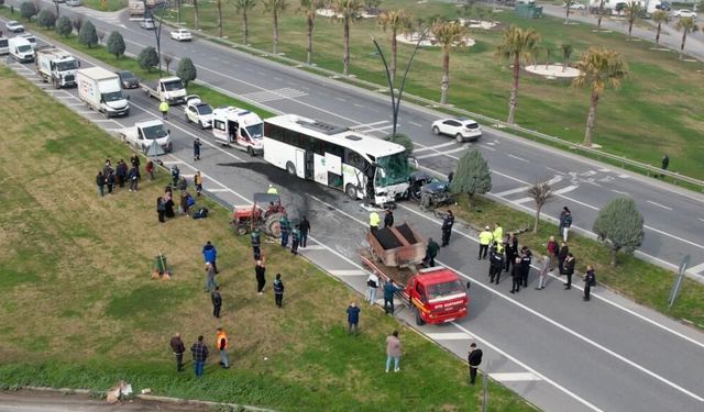 Traktör, otomobil ve otobüsün karıştığı korkunç zincirleme kaza!