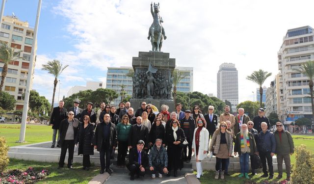 Mesleğin 40 yıllık çınarlarına İzmir’de büyük onur: Rehberler günü plaketlerle kutlandı