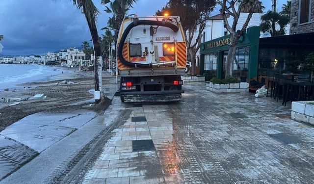 Bodrum sahilleri fırtına sonrası temizlendi: Belediye ekiplerinden kapsamlı çalışma