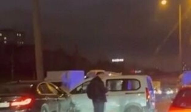 TEM Otoyolu'nda can pazarı: 1 TIR ve 4 araç birbirine girdi, yaralılar var!