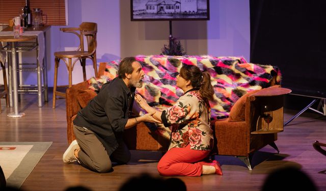 Torbalı’da tiyatro şöleni: "Aşk listesi" kapalı gişe sahnelendi!