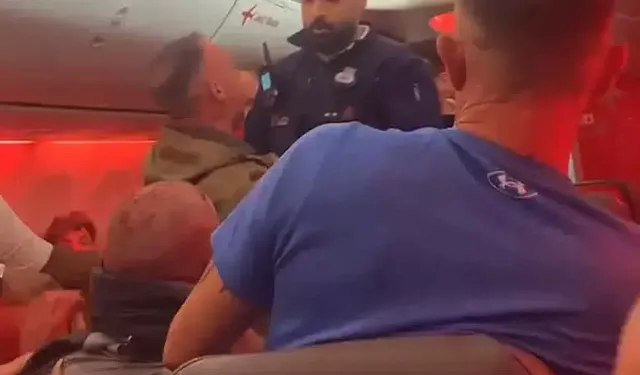 Uçakta kavga! Gözaltına alındılar, ömür boyu uçuş yasağı yediler!