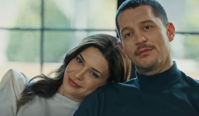 Uraz Kaygılaroğlu ile Devrim Özkan arasında aşk mı var? Yeraltı dizisinin yıldızları sevgili mi?
