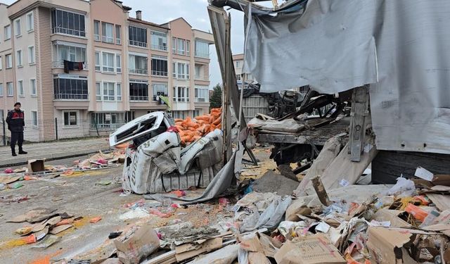 7 araç birbirine girdi! 10'u öğrenci 18 kişi yaralandı