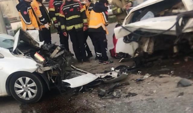 4 araç birbirine girdi, ortalık savaş alanına döndü!