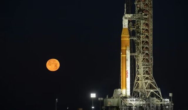 NASA 2030'a kadar Ay'da kalıcı üs kuracak!