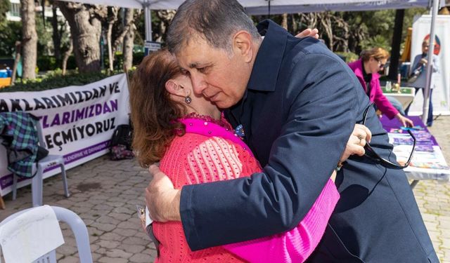 Bir bardak limonatanın yıllar süren hatırası Başkan Tugay’ı ağlattı