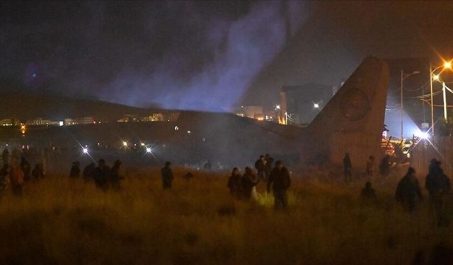 Bolivya'da düşen uçaktaki 18 ton banknotu bile bile yaktılar! Yerel halkın tepkileri sonuç vermedi