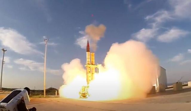 İran'dan İsrail'e misilleme! Füze Eilat'ı vurdu