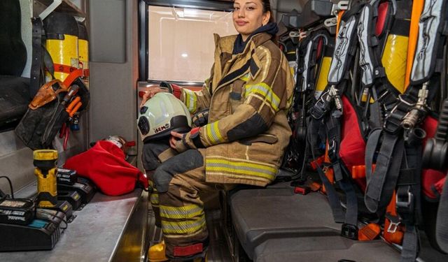 İzmir İtfaiyesi’nin genç yıldızı: "Bu mesleği yapıyorsam güçlü olmak zorundayım"
