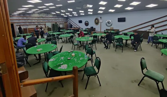 Bornova'da mühür bozup kumar oynattılar! Yeniden mühürlendi