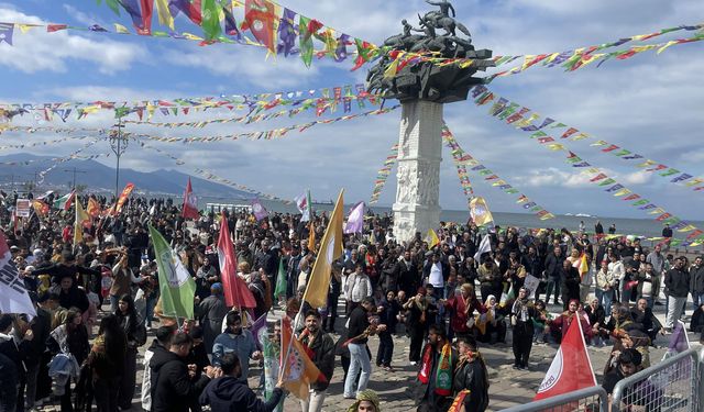 İzmir’de nevruz ateşi yandI! Baharın coşkusu meydanlara taştı!