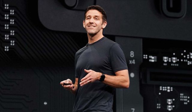 Apple'da CEO değişikliği kapıda! John Ternus'un yükselişi hız kazanıyor