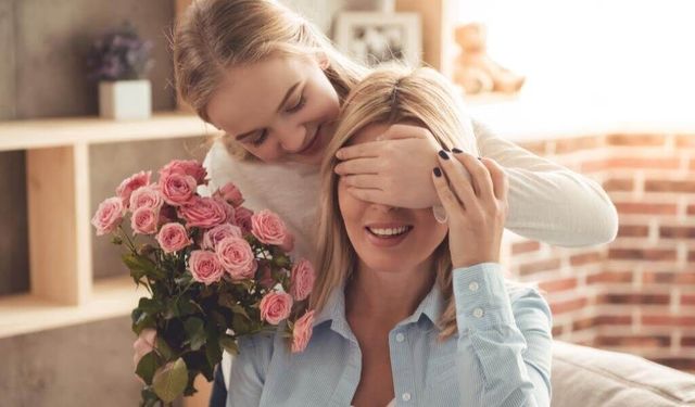 8 Mart Dünya Kadınlar Günü mesajları 2026! Anneye, eşe, kız kardeşe gönderilebilecek en güzel sözlü mesajlar