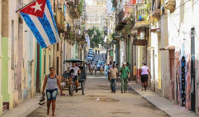 Küba'nın kabusu tam 29 saat sürdü! Ülkeyi karanlığa boğan elektrik kesintisi sona erdi