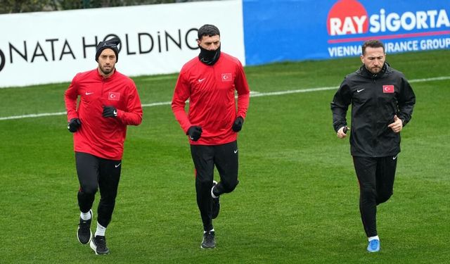 Milli Takım Play-Off Finali için "yağmur çamur" dinlemiyor!