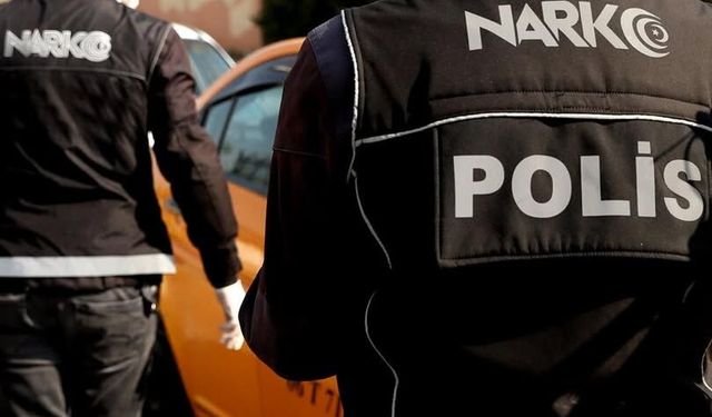 İzmir Bayındır'da uyuşturucu operasyonu! Yüzlerce hap ele geçirildi