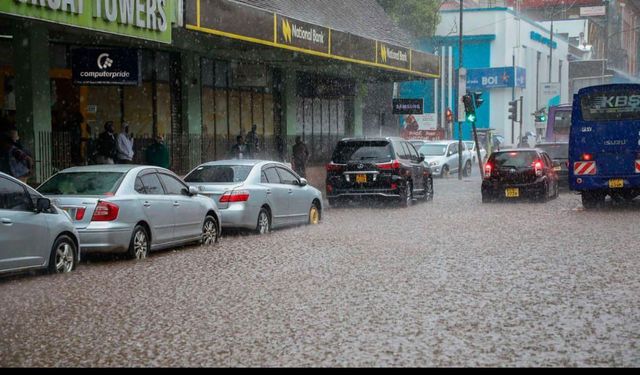 O ülke sular altında kaldı!  23 kişi vefat etti!