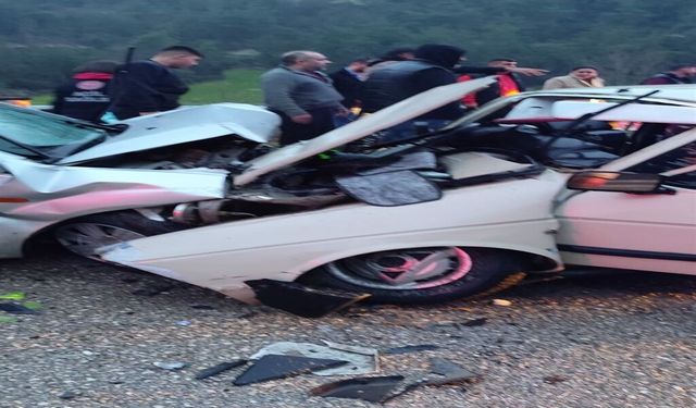 Feci kaza: İki otomobil çarpıştı, 14 yaşındaki çocuk hayatını kaybetti