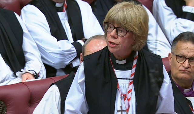 İngiltere Kilisesi'ni ilk kez bir kadın yönetecek! Eski başhemşire Sarah Mullally başpiskopos oldu