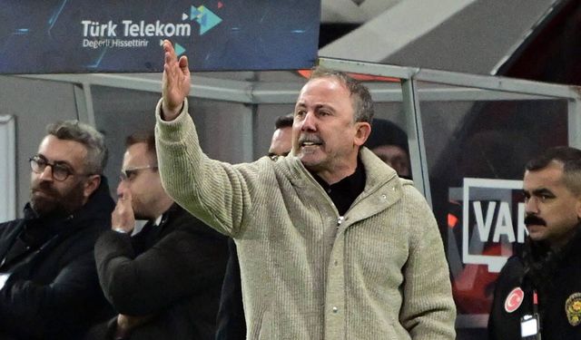 Sergen Yalçın’dan derbi sonrası hakem ve VAR eleştirisi!