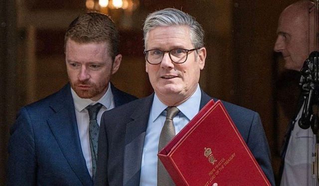 İngiltere'de Starmer hükümetini sarsan telefon skandalı büyüyor!