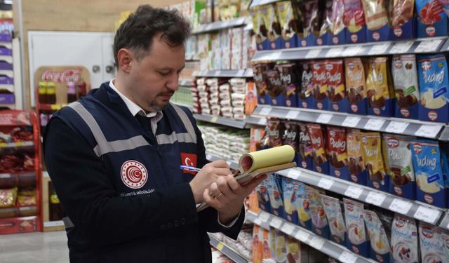 Ticaret Bakanlığı'ndan İzmir çıkartması: Fahiş fiyat ve etiket oyunlarına geçit yok