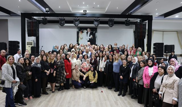 Menemen’de 8 Mart coşkusu: Kadınlar iftar sofrasında buluştu!