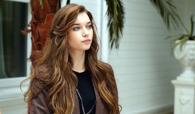 Afra Saraçoğlu'nun Yeni Sevgilisi Kim? Kopenhag'daki Kalp Emojisi Ele Verdi!