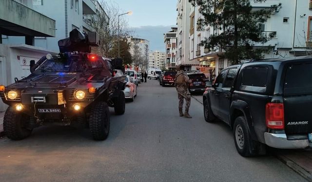 17 yaşındaki genç annesi ve ağabeyini öldürdü! Başka bir ilde yakalandı