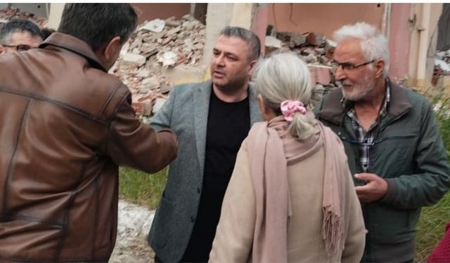 AK Parti Narlıdere, vatandaşlarla bir arada: Site sakinlerinin sorunları dinlendi!